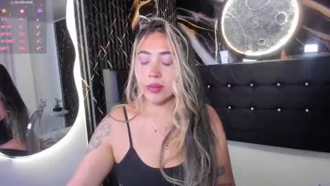 Snapshot of manuelaveelez chatting on 10.08.25 Manuela online show from 10.08.25