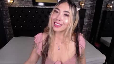 Snapshot of manuelaveelez chatting on 11.06.25 Manuela online show from 11.06.25