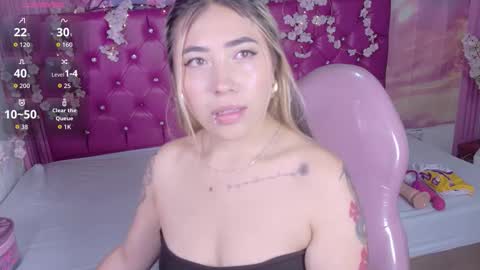 Snapshot of manuelaveelez chatting on 11.16.25 Manuela online show from 11.16.25