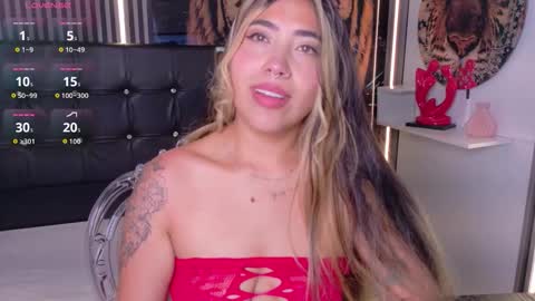 Snapshot of manuelaveelez chatting on 11.19.25 Manuela online show from 11.19.25