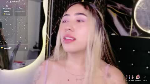 Snapshot of manuelaveelez chatting on 12.04.25 Manuela online show from 12.04.25