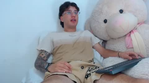 Manuel online show from 05.12.26