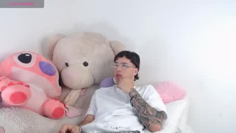 Manuel online show from 05.15.26