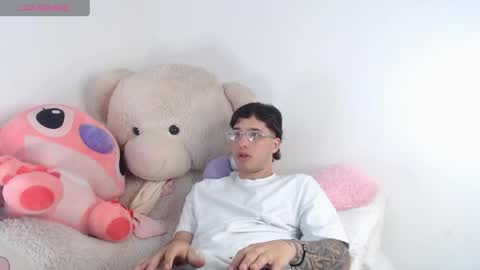 Manuel online show from 05.15.26