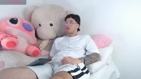 Manuel online show from 05.16.26