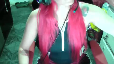 Manu Escarlate online show from 02.13.25