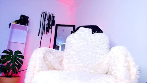 Snapshot of manuevans10 chatting on 12.04.25 manuevans10 online show from 12.04.25