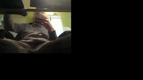 Snapshot of manufocus chatting on 10.19.25 Manu online show from 10.19.25