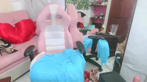 Snapshot of manuhela18 chatting on 12.19.24 manuhela online show from 12.19.24