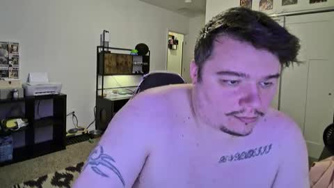 Snapshot of manyfacese chatting on 11.12.25 kyle online show from 11.12.25