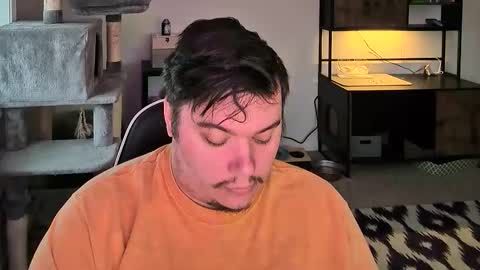 Snapshot of manyfacese chatting on 11.29.25 kyle online show from 11.29.25