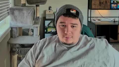 Snapshot of manyfacese chatting on 12.13.25 kyle online show from 12.13.25