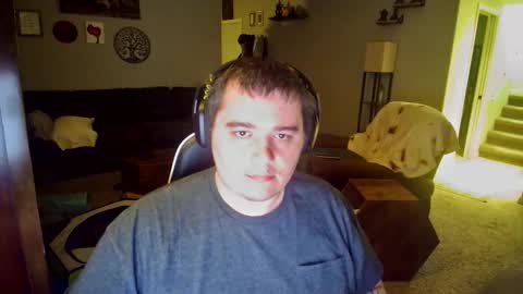 Snapshot of manyfacese chatting on 04.05.26 kyle online show from 04.05.26