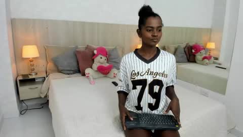 Mara Sinclair online show from 06.02.26