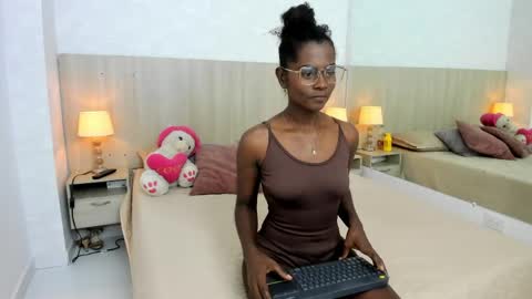 Mara Sinclair online show from 06.08.26