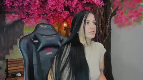 Snapshot of marahanson_ chatting on 12.15.25 Mara Hanson online show from 12.15.25