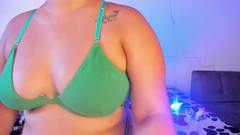 maralinette22 online show from 12.25.24