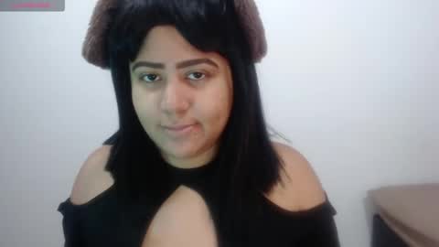 Snapshot of marasilk chatting on 09.17.25 Mara Silk online show from 09.17.25