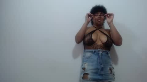 Snapshot of marasilk chatting on 10.02.25 Mara Silk online show from 10.02.25