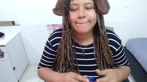 Snapshot of marasilk chatting on 11.28.25 Mara Silk online show from 11.28.25