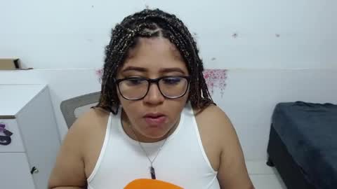 Snapshot of marasilk chatting on 12.02.25 Mara Silk online show from 12.02.25