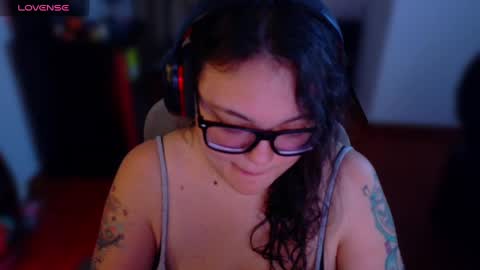 Snapshot of marcela2101s chatting on 11.21.25 marcela2101s online show from 11.21.25