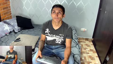 Snapshot of marckmuscle chatting on 12.27.24 Marck Independent model online show from 12.27.24