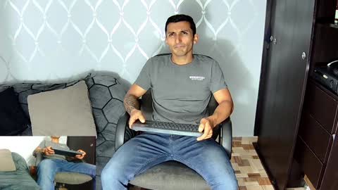 Snapshot of marckmuscle chatting on 01.13.25 Marck Independent model online show from 01.13.25