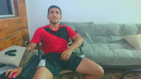 Snapshot of marckmuscle chatting on 03.01.25 Marck Independent model online show from 03.01.25