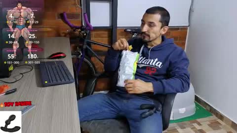 Snapshot of marckmuscle chatting on 10.06.25 Marck Independent model online show from 10.06.25