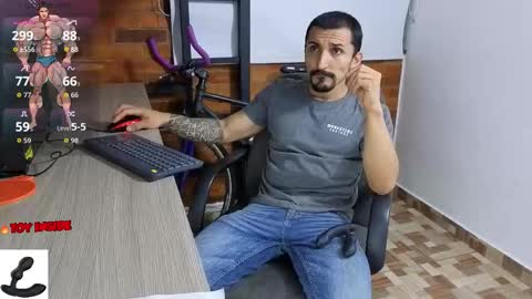 Snapshot of marckmuscle chatting on 10.12.25 Marck Independent model online show from 10.12.25