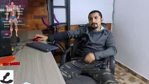 Snapshot of marckmuscle chatting on 10.13.25 Marck Independent model online show from 10.13.25