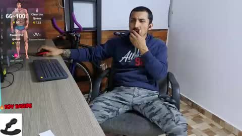 Snapshot of marckmuscle chatting on 10.20.25 Marck Independent model online show from 10.20.25