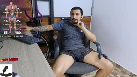 Snapshot of marckmuscle chatting on 10.21.25 Marck Independent model online show from 10.21.25