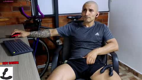 Snapshot of marckmuscle chatting on 11.14.25 Marck Independent model online show from 11.14.25