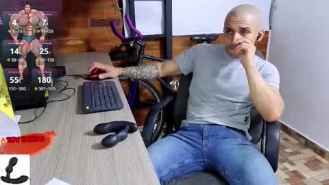 Snapshot of marckmuscle chatting on 11.17.25 Marck Independent model online show from 11.17.25