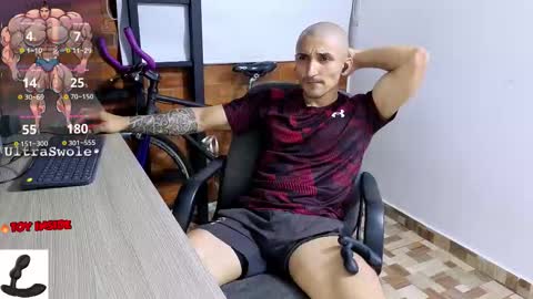 Snapshot of marckmuscle chatting on 11.17.25 Marck Independent model online show from 11.17.25