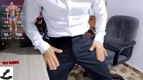 Snapshot of marckmuscle chatting on 11.20.25 Marck Independent model online show from 11.20.25