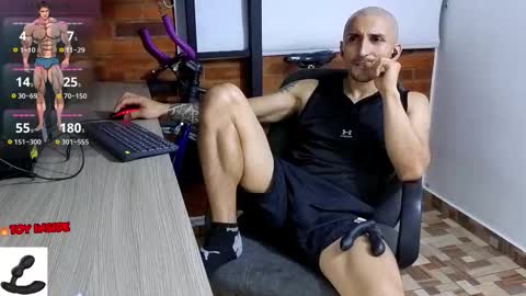 Snapshot of marckmuscle chatting on 11.21.25 Marck Independent model online show from 11.21.25