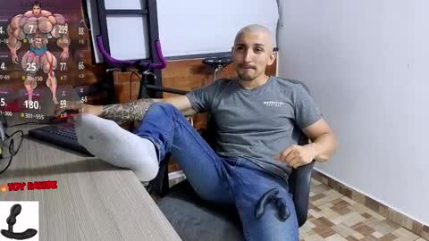 Snapshot of marckmuscle chatting on 11.23.25 Marck Independent model online show from 11.23.25