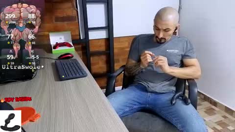 Snapshot of marckmuscle chatting on 12.16.25 Marck Independent model online show from 12.16.25