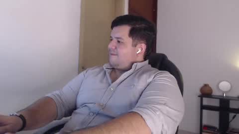 Snapshot of marcobearson chatting on 03.04.26 Marcos online show from 03.04.26