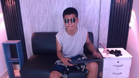 Snapshot of marcus_hans chatting on 11.30.25 marcus hans online show from 11.30.25