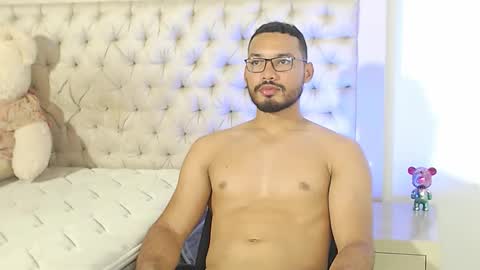 Snapshot of marcusblade__ chatting on 11.20.25 MARCUS online show from 11.20.25