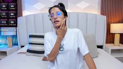 Snapshot of marge_lasander chatting on 11.22.25 Aitana online show from 11.22.25