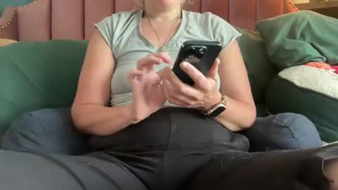 Snapshot of margolane chatting on 05.30.26 Elle online show from 05.30.26