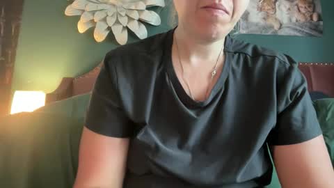 Snapshot of margolane chatting on 06.07.26 Elle online show from 06.07.26