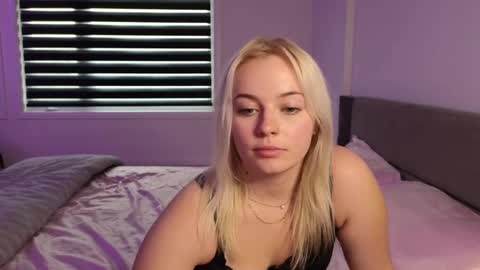 Snapshot of margot_robbie7 chatting on 09.27.25 margot_robbie7 online show from 09.27.25