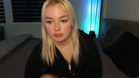 Snapshot of margot_robbie7 chatting on 10.23.25 margot_robbie7 online show from 10.23.25