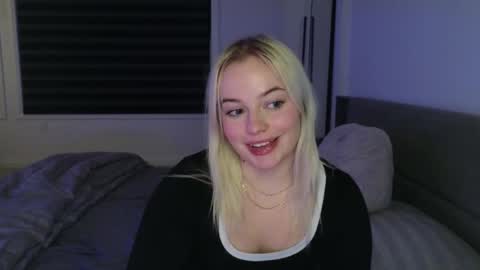 Snapshot of margot_robbie7 chatting on 11.19.25 margot_robbie7 online show from 11.19.25